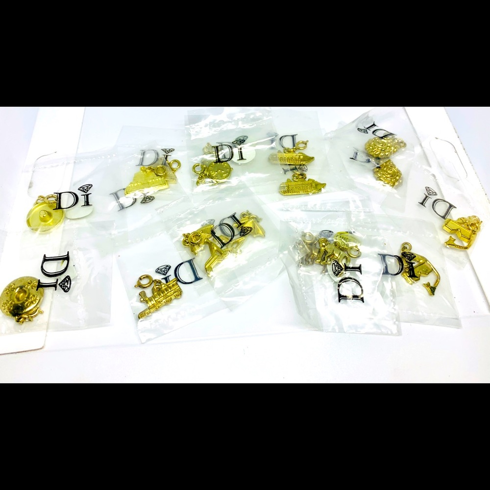 Diamonds Int. Travel theme charms 17 charm lot